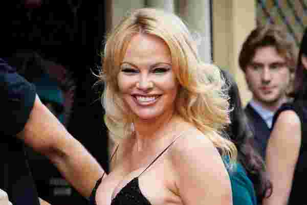 Pamela Anderson korumasıyla evlendi #1