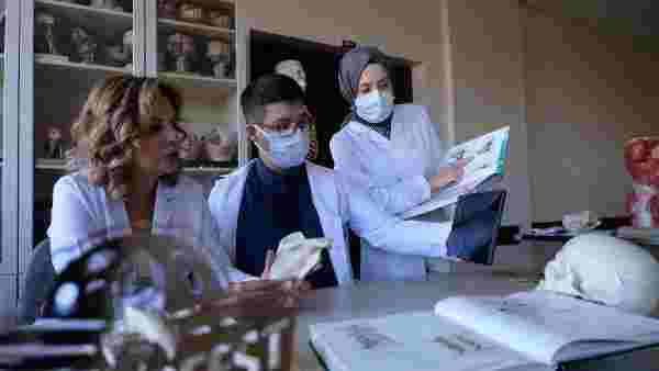Pandemide laboratuvara gidemeyen tıp öğrencileri, sanal laboratuvar tasarladı