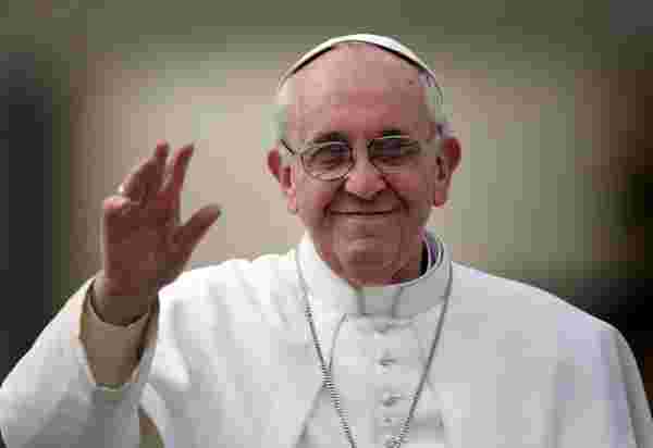 Papa Francis in Instagram hesabından dünyaca ünlü modele beğeni #2