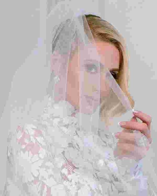 Paris Hilton düğününde 4 farklı gelinlik giydi #3