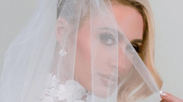 Paris Hilton göz kamaştırıcı bir düğünle dünyaevine girdi