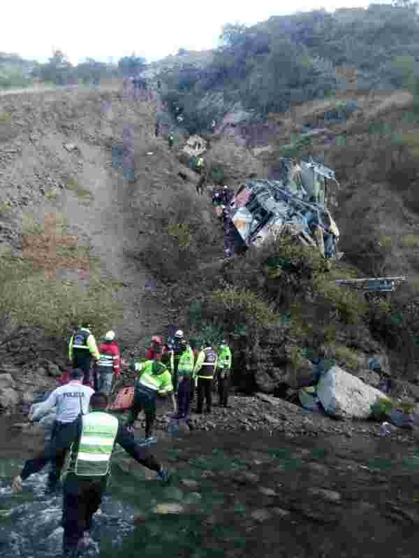 Peru'da otobüs uçuruma düştü: 29 ölü, 22 yaralı