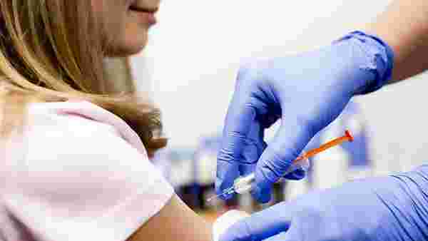Pfizer ve BioNTech'in koronavirüs aşısı ABD'de son aşamayı geçip onayı aldı