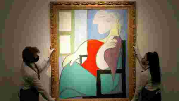 Picasso'nun 'Pencerenin yanında oturan kadın' tablosu 875 bin liraya satıldı