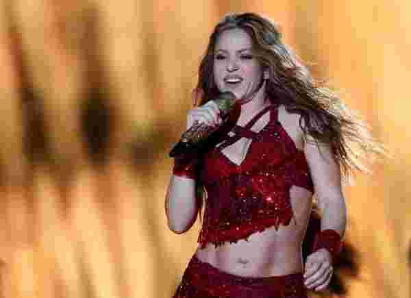 Pique, Shakira yı unutup yeni bir aşka yelken açtı #6
