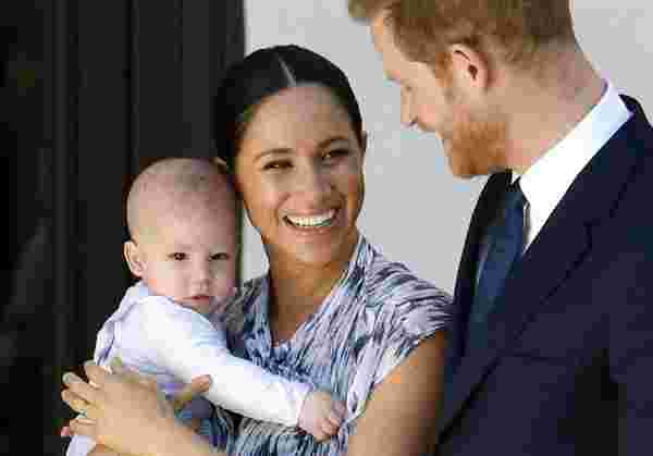 Prens Harry ve eşi Meghan Markle Kraliyet ailesinden resmen ayrıldı