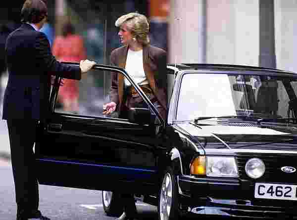 Prenses Diana'nın otomobili 850 bin dolara satıldı