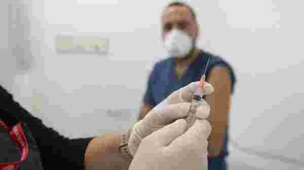 'Aşılamada en kuvvetli antikor düzeyi, ikinci aşıdan 3 hafta sonra'