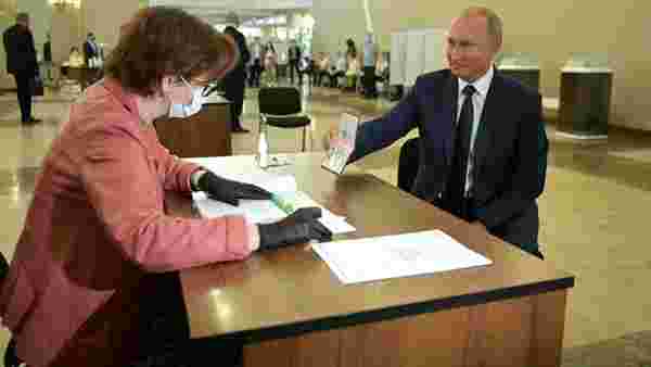 Putin, 2036'ya kadar görevde kalmasını sağlayacak anayasa değişikliği referandumunda oy kullandı