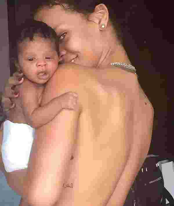 Rihanna anne oldu #3