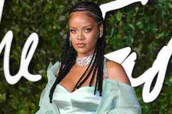 Rihanna nın yüzü morluk içinde #2