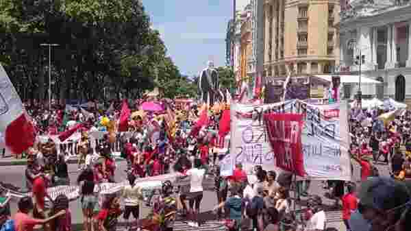 RİO DE JANEİRO - Brezilya'da binlerce gösterici Bolsonaro'nun azledilmesi talebiyle gösteri yaptı