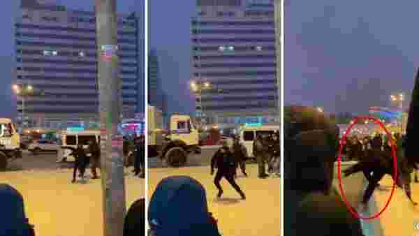 Rusya'daki görüntüler dünya gündeminde! Polisten kurtulmayı başaran protestocunun kaçma anı kamerada