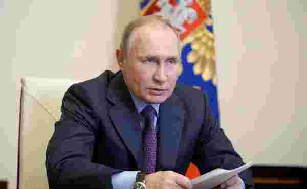Rusya lideri Putin, 2036'ya kadar başkan olma kararını imzaladı