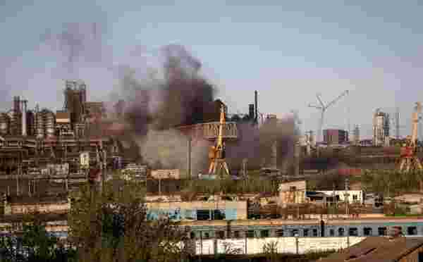Rusya'nın Azovstal fabrikasına fosfor bombası ile saldırı düzenlediği iddia edildi