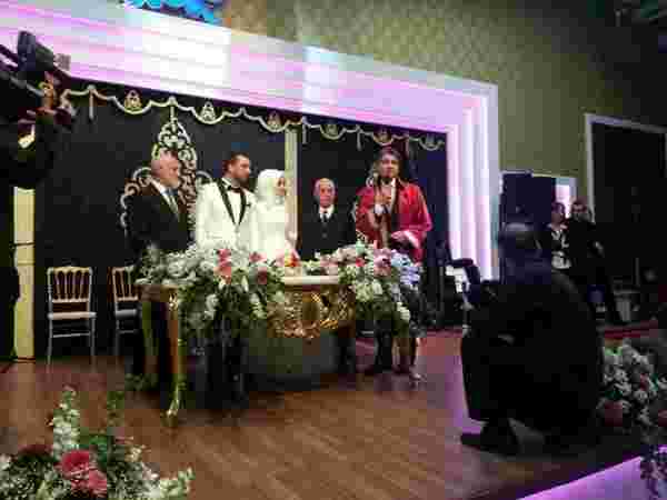 Seda Sayan dan sonra ilahiyat konserinde tanıştığı Büşra Aköz ile evlenen Onur Şan kimdir? Onur Şan ın hayatı #3