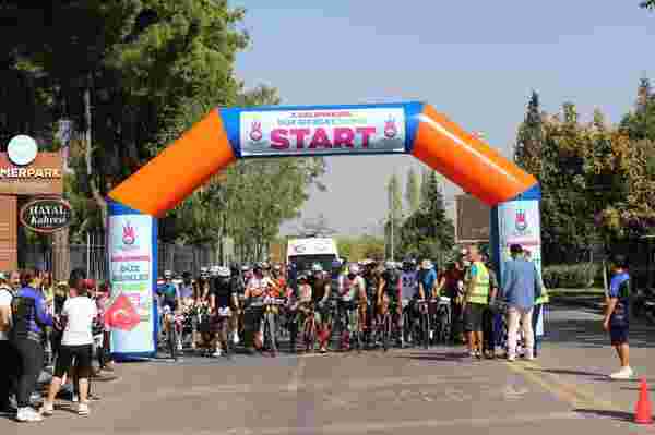 Şehzadeler Belediyesi Cumhuriyetin 100. yılına özel bisiklet yarışması düzenledi
