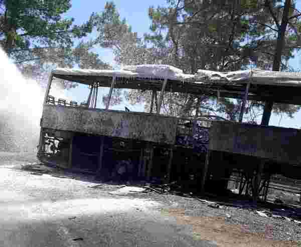 Alevlere teslim olan yolcu otobüsü küle döndü