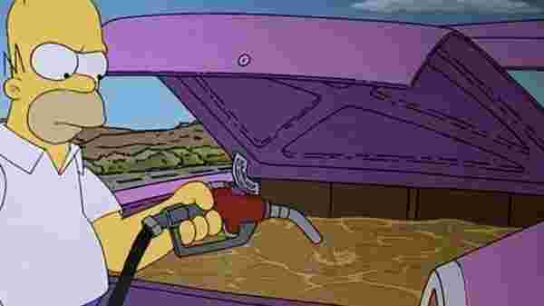 Simpsons dizisi yine bildi! Birleşik Krallık'taki yakıt krizine 11 yıl önceki bölümde yer vermişler