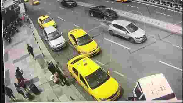Şişli'de müşterilerinin paralarını çaldıkları iddia edilen iki taksici gözaltında