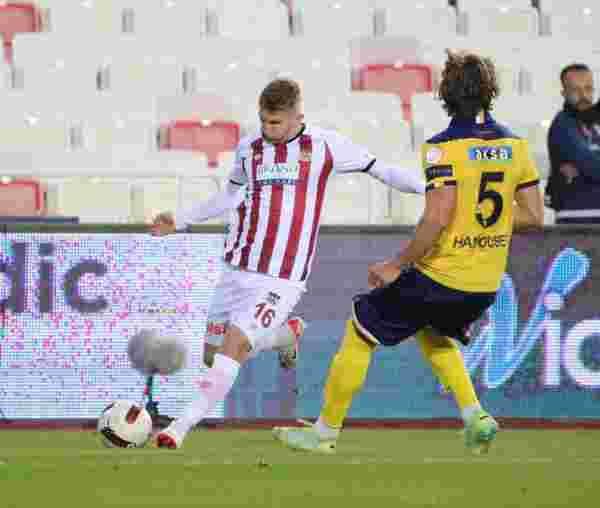 Sivasspor’da Burak Kapacak ilk resmi maçına çıktı
