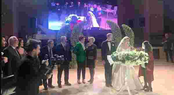 Siyasileri buluşturan düğün! Nikah şahidi olan Akşener, konuşma yaparken gözyaşlarını tutamadı