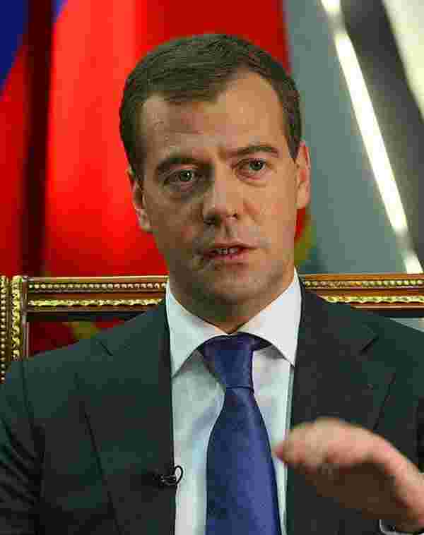 2008-2012 arası Rusya devlet başkanı Dmitry Medvedev 21 yaşındayken.