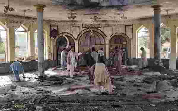 Son Dakika! Afganistan'da cuma namazı sırasında bir camiye bombalı saldırı düzenlendi: 50 ölü, 90 yaralı