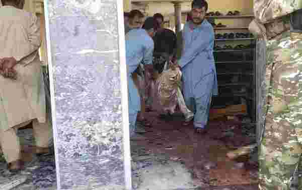 Son Dakika! Afganistan'da cuma namazı sırasında bir camiye bombalı saldırı düzenlendi: 50 ölü, 90 yaralı