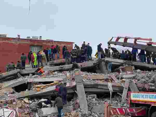 Son dakika... Büyük afette ikinci gün: Deprem felaketinde hayatını kaybedenlerin sayısı 3 bin 419