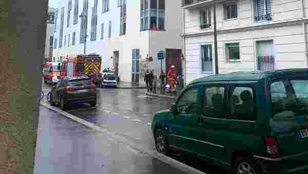 Son Dakika: Fransa'da Charlie Hebdo'nun eski binasının olduğu yerde bıçaklı saldırı: 2'si ağır 4 yaralı