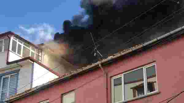 Son dakika haber: Bilecik'te 5 katlı apartmanın çatısında çıkan yangın söndürüldü