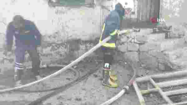Son dakika haber | Van'ın Özalp ilçesinde çıkan yangında bir ev kullanılamaz hale geldi