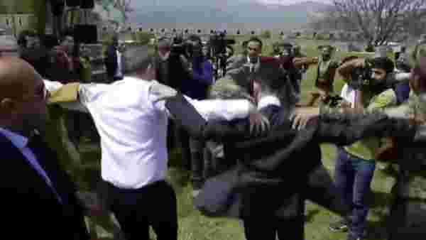 Son dakika haberi | Azerbaycan'ı yenemeyen Ermenistan'ın Başbakanı Paşinyan PKK yanlılarıyla omuz omuza