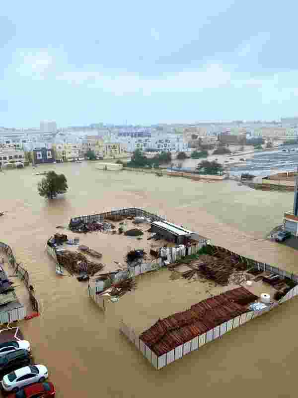 Son dakika haberi! Umman'ı tropik fırtına vurdu: 1 çocuk öldü