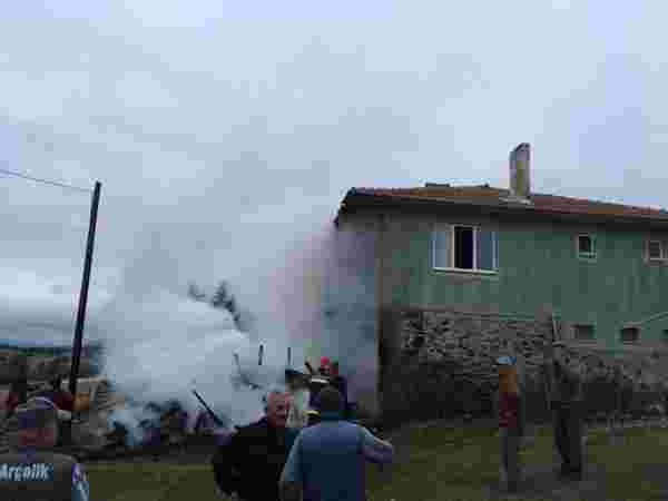 Son dakika haberleri... Bolu'da odunlukta çıkan yangın söndürüldü