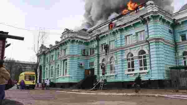 Son dakika haberleri | Rusya'da, hastanede yangın sırasında doktorlar ameliyata devam etti