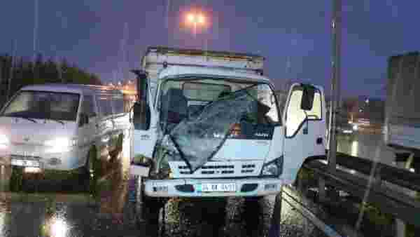 Son dakika! İstanbul'da D100 Karayolu'nda art arda trafik kazaları: 2 yaralı
