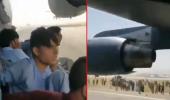 Taliban'dan kaçmak için uçağın iniş takımına asılan Afganların yeni görüntüleri ortaya çıktı