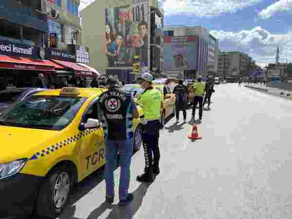 Son Dakika | Kadıköy'de sivil trafik polisleri taksi denetimi yaptı