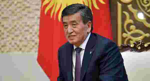 Son Dakika! Protestoların devam ettiği Kırgızistan'da Cumhurbaşkanı Ceenbekov görevinden istifa etti