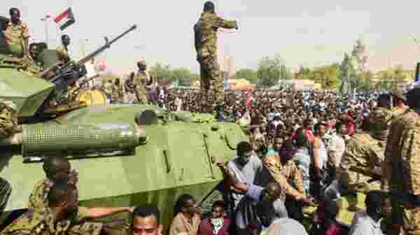 Son Dakika: Sudan'da darbe girişimi! Başbakan Abdullah Hamduk ve kabinedeki 4 bakan tutuklandı