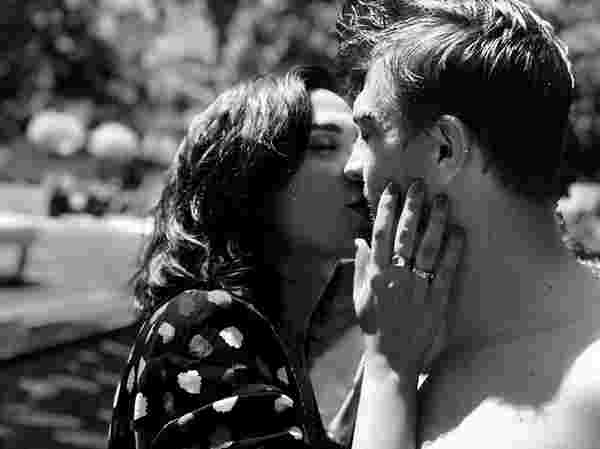 Caner Erkin ile eşi Şükran Ovalı'dan dudak dudağa pozlar - Magazin haberleri Instagram