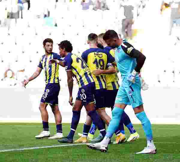 Süper Lig: Fenerbahçe: 2 Kasımpaşa: 0 (İlk yarı)