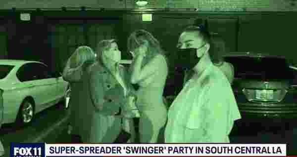 Swinger partisine baskın! Polis girdiği mekanda dans direkleri, kafesler ve yataklarla karşılaştı