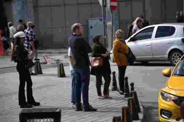 Taksim Meydanı'nda taksicilere denetim; yine aynı manzara