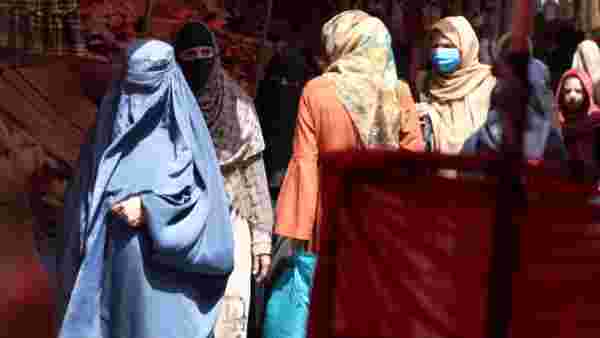 Taliban'dan yeni kararname: Kadınların televizyona yüzlerini örtmeden çıkması yasak