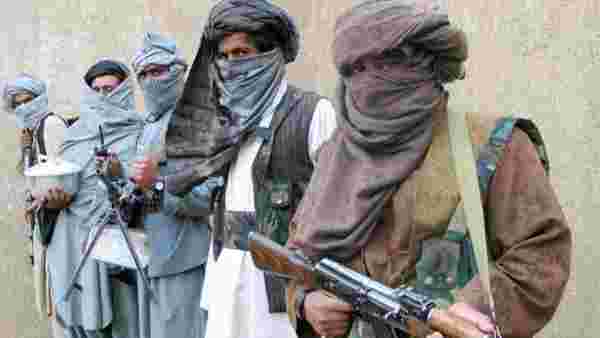 Taliban kapı kapı dolaşıp bu mektubu asıyor: Haçlılar için çalışanlar, ya teslim olun ya ölün