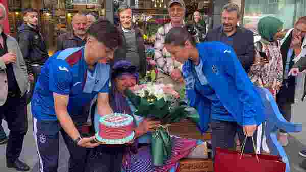 Trabzonspor sevgisiyle tanınan Münevver Taflan’a doğum günü sürprizi
