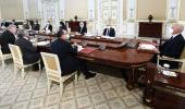 Tunus Cumhurbaşkanı, Başbakanı görevden alarak meclisin tüm yetkilerini dondurdu